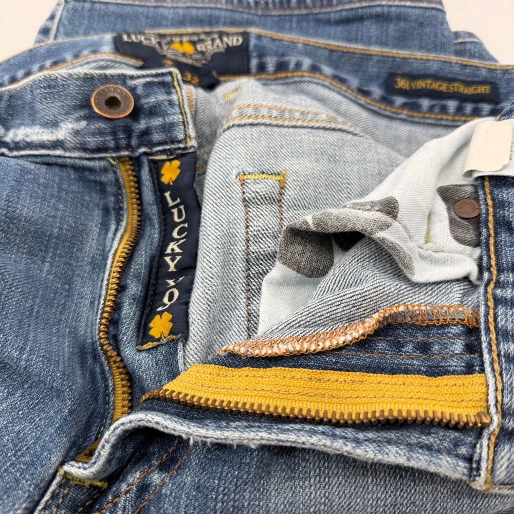 Lucky Brand Jeans Mens 33x32 Blue 361 Vintage Straight Med wash distressed Denim
